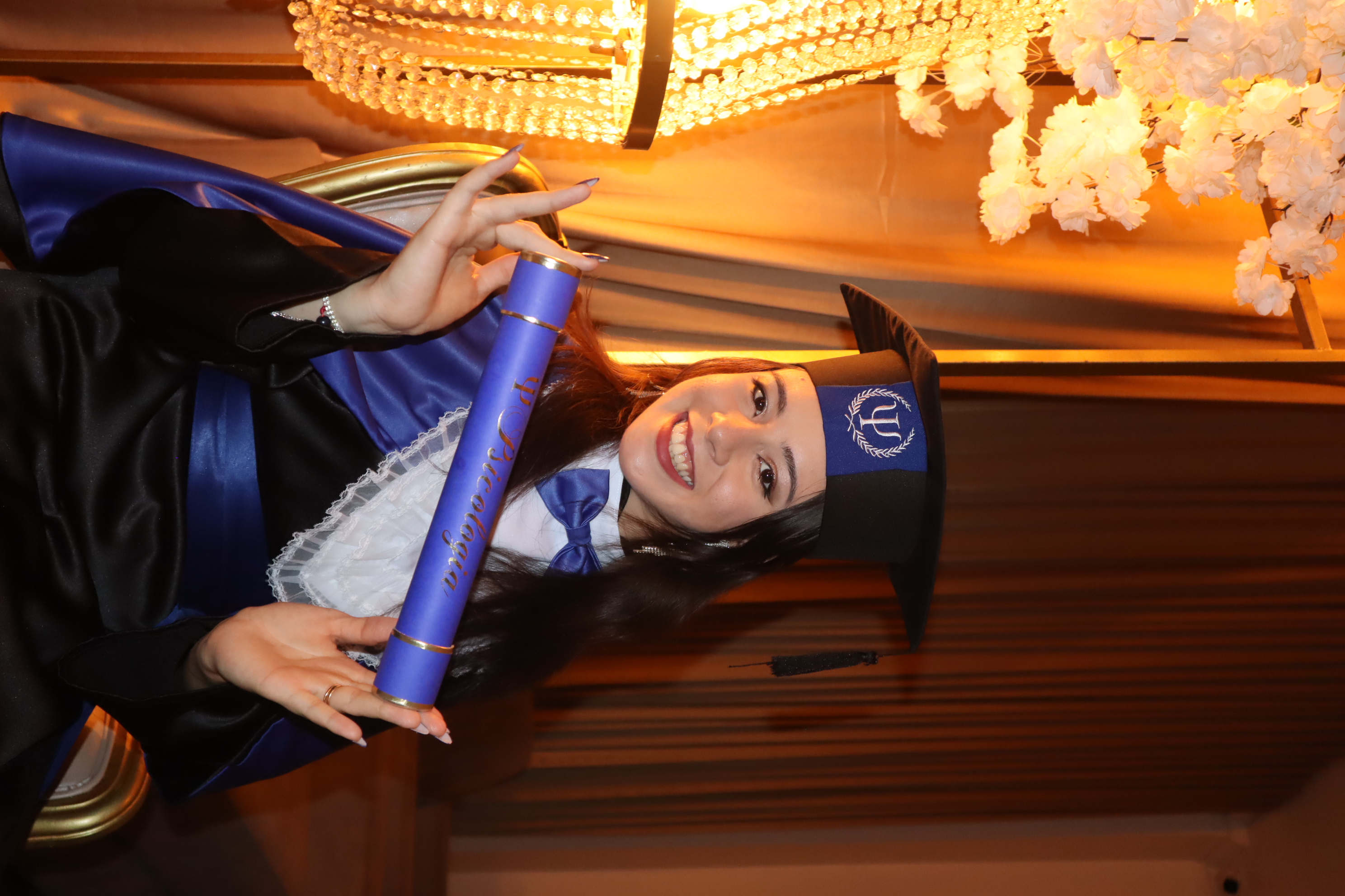 Formanda com diploma